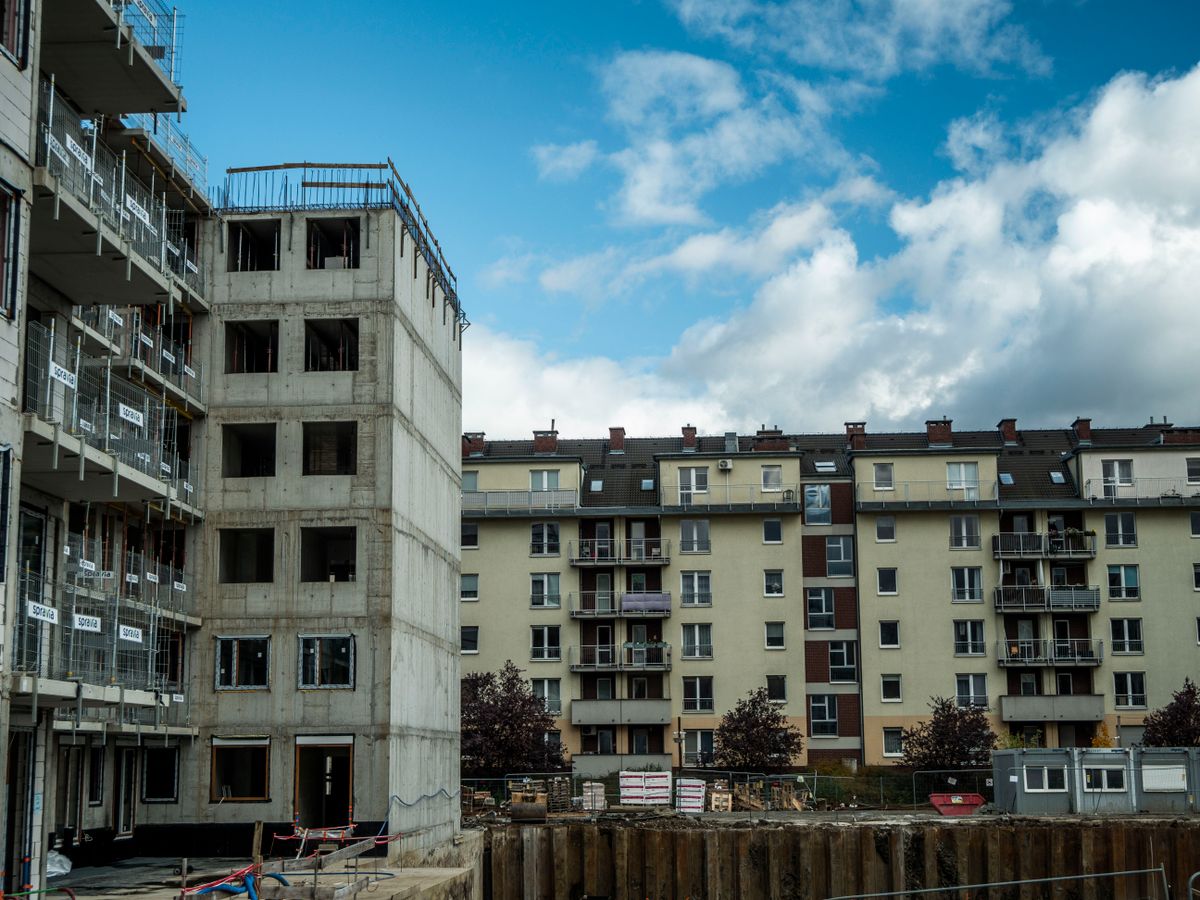 Bauüberhang 2025: 760.700 genehmigte aber noch nicht fertiggestellte Wohnungen