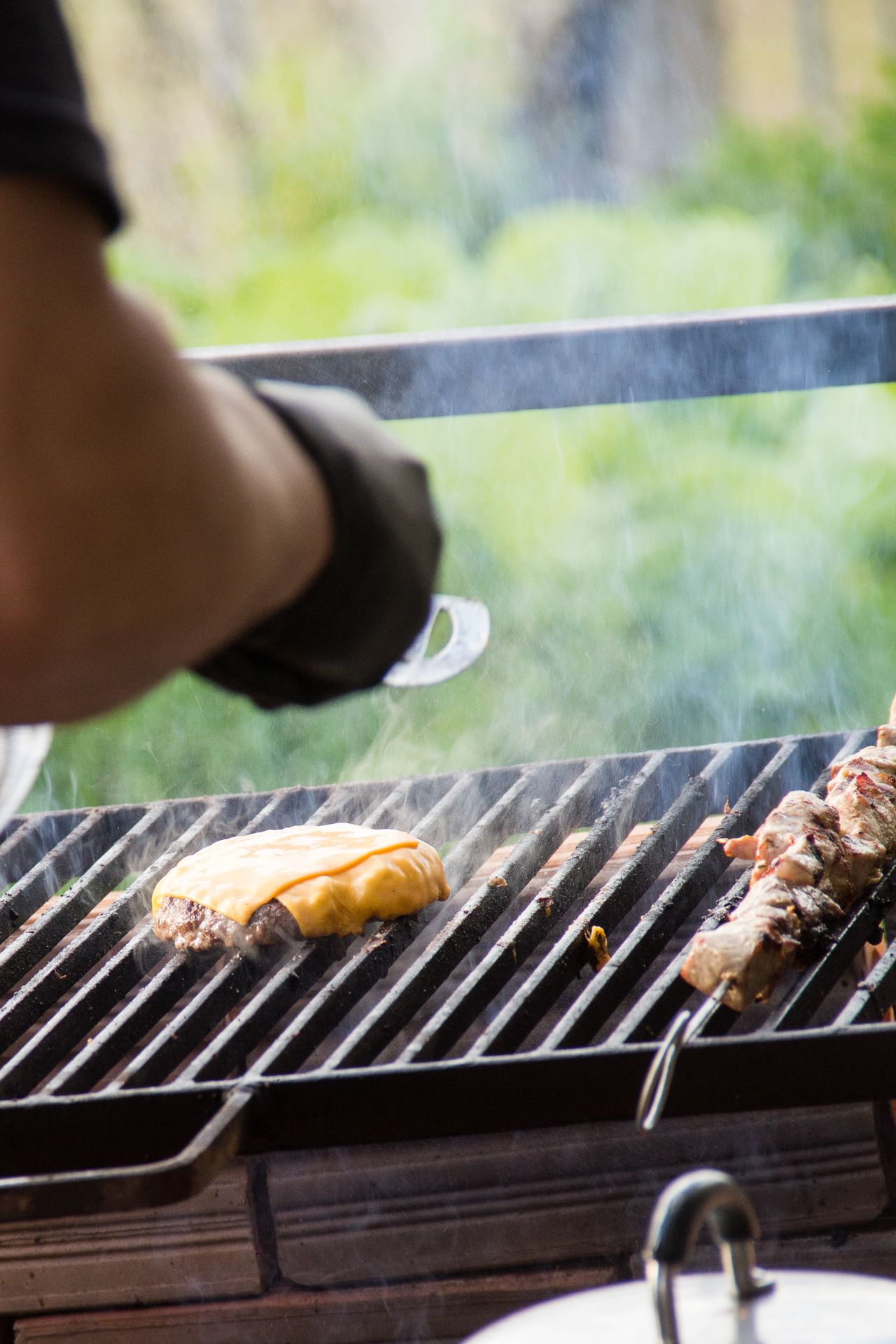 Darf ich auf dem Balkon grillen? Grillverbot, Regeln und Urteile